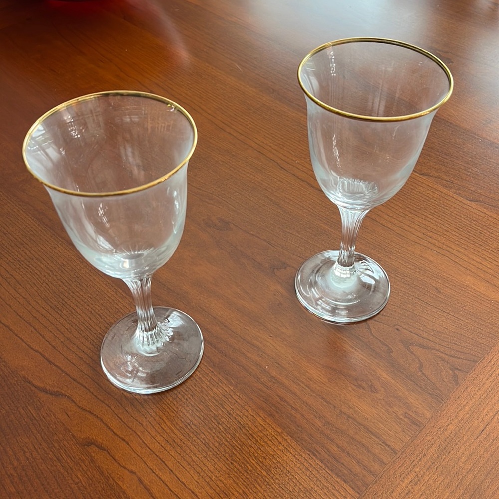 2 wine glasses with gold rim
